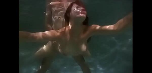  Underwater fuck